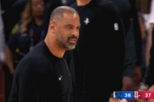 拉塞爾過掉謝潑德輕松上籃得分 烏度卡不滿喊暫停