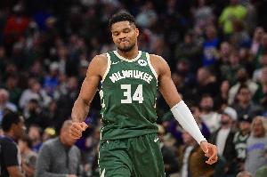 33分13板5助2斷+絕殺！前隊(duì)友貝弗利：現(xiàn)在就給字母哥頒發(fā)MVP吧