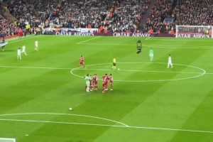 阿諾德重返安菲爾德，利物浦球迷高唱：只有一個布拉德利！