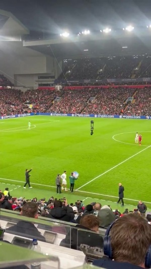 ??看臺視角：全場噓聲震耳欲聾！阿諾德重返安菲爾德的“待遇”