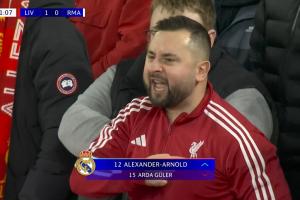 貼臉開大！阿諾德為皇馬替補(bǔ)登場時遭紅軍球迷手指+親吻隊(duì)徽嘲諷