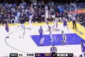 白熱化！八村塁外線開(kāi)炮三分穿針 湖人追到2分打停馬刺