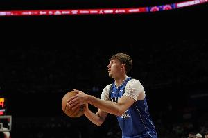 再創(chuàng)歷史！弗拉格成最年輕得分上20&搶斷蓋帽之和上5的球員