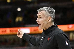 6勝1負(fù)東部第1 多諾萬：我們必須打得更有對抗性 一起搶板&分享球