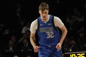 最后時(shí)刻有擔(dān)當(dāng)！弗拉格錯(cuò)失空位追平干拔 全場得到20分9板3斷2帽