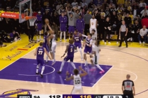 還在追分！凱爾登-約翰遜突破長臂上籃追到2分