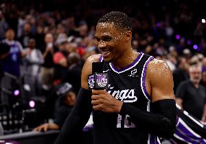 23分16板10助！美媒：不敢相信威少整個(gè)夏天都在等待工作機(jī)會(huì)??