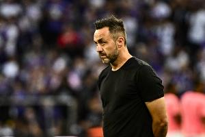 德澤爾比執(zhí)教生涯至今帶隊(duì)參加10場(chǎng)歐冠比賽，輸?shù)羝渲?場(chǎng)