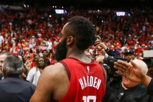 哈登：莫西干是很早的事情了 我應(yīng)該不會(huì)回到那個(gè)發(fā)型了