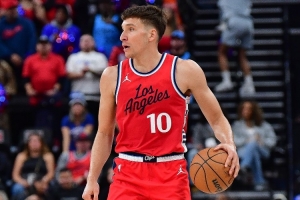 啥時(shí)候能來手感？！博格丹上半場(chǎng)5中1得到4分3板3助 三分3中0