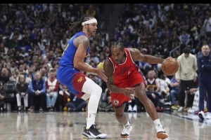 賽季至今小卡戈登是聯(lián)盟僅有的兩個(gè)場均20+且命中率180俱樂部球員