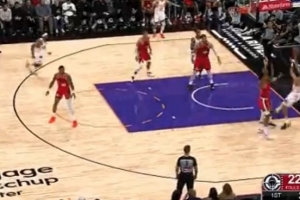 標(biāo)志性動作！布克底線單吃對手 后轉(zhuǎn)身翻身后仰跳投命中