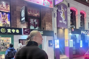 品嘗中華美食！哈蘭德社媒曬漫步街頭+吃燒臘照片：比賽日第二天