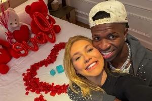 巴媒：維尼修斯女友在美國(guó)涉嫌欠稅，可能無法陪他參加2026世界杯