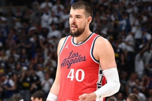 祖巴茨：我們一直防不住太陽(yáng)的射手 比爾機(jī)會(huì)不錯(cuò)只是沒(méi)能投進(jìn)