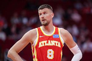 硬氣一把！波津接杰倫·約翰遜妙傳 籃下翻身直接隔扣巴雷特！