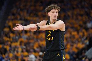 低迷！波杰姆斯基半場(chǎng)5投僅1中拿到2分出現(xiàn)2失誤 正負(fù)值-18