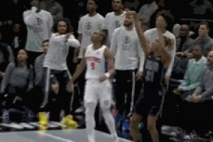 手感火熱！克洛尼開場(chǎng)四分鐘三分球5中4打?；钊? >
                                        </div>
                                    </div>
                                                                        <div   id=