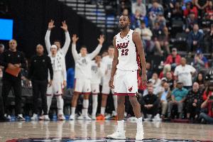 最后時(shí)刻超額！維金斯16中9&三分6中4砍22+4+3 半場(chǎng)轟下15分