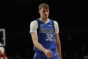 得分比科沃德少！弗拉格上半場7中4得10分2板2助1斷1帽