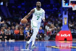 穩(wěn)定火力點！杰倫·布朗半場13中6砍并列全隊最高14分