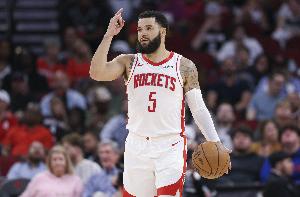 解說：比賽收官階段難免讓火箭思念范弗里特 他們進攻依然滯澀