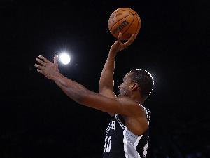 開(kāi)局狀態(tài)火熱！巴恩斯半場(chǎng)6中4&三分5中3拿到11分&其中首節(jié)9分