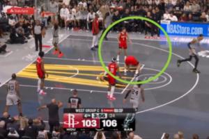 造孽??！謝潑德連續(xù)防守走神??申京氣得怒拍地板