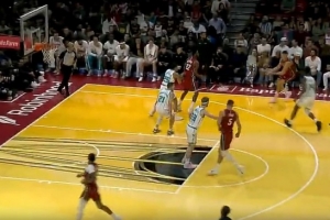 亂箭穿心！維金斯追身三分再進(jìn) 熱火單節(jié)命中第10記三分！