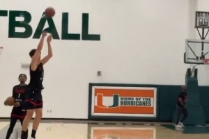 熱度高！“楊瀚森超遠(yuǎn)三分神奇命中”詞條沖上微博熱搜榜第9