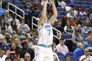 克尼佩爾投進(jìn)生涯前30記三分僅用9場比賽 NBA歷史最快