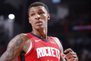 不能運(yùn)運(yùn)運(yùn)??！小賈巴里6中2末節(jié)被棄用 正負(fù)值-19全場(chǎng)最低