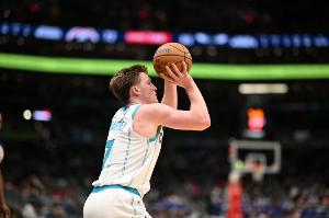 有點(diǎn)強(qiáng)！克尼佩爾近3場(chǎng)場(chǎng)均24.7分8.7板4.0三分 命中率45/38/100%