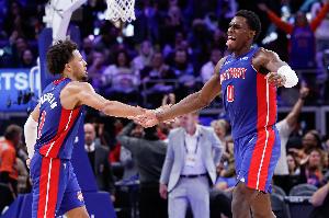 不懼包夾！康寧漢姆高拋助飛杜倫空接暴扣