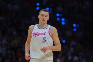 鮑威爾：我一直鼓勵約維奇保持積極心態(tài) 別糾結于失誤