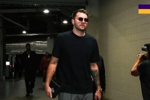 湖人眾將入場(chǎng)穿搭：東契奇小墨鏡一戴 艾頓全黑造型