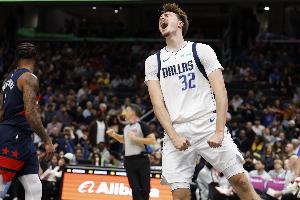 弗拉格：必須學(xué)會(huì)運(yùn)用身體對(duì)抗 和華盛頓馬紹爾學(xué)到了很多