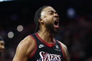 沃特福德生涯首次三雙！成76人隊(duì)史自麥康納后首位砍三雙的落選秀