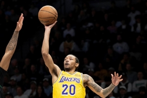 手感冰涼！小尼克-史密斯8投僅1中拿到3分 三分4中1