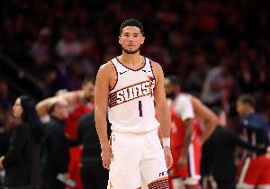 歷史首位！太陽(yáng)曬布克數(shù)據(jù)：前9場(chǎng)30+7助 命中率50/40/85