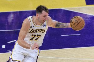 斯瑪特：東契奇付出了努力 不能要求他進攻完又像我一樣去防守