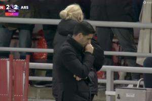 ??3分變1分！阿森納補(bǔ)時(shí)遭絕平，場(chǎng)邊阿爾特塔沉默了...