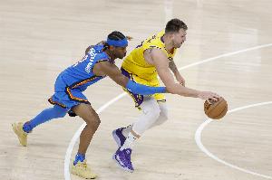 阿里納斯：如果現(xiàn)在就退役 東契奇的歷史地位會(huì)高于亞歷山大