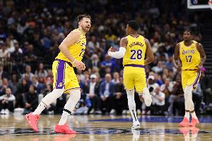 神仙打架！八村塁與東契奇互飆中場三分 雙方鏖戰(zhàn)3局盧卡“絕殺”