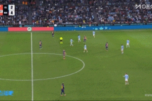 補(bǔ)時(shí)染紅！德容踩到阿斯帕斯，兩黃變一紅被罰下場(chǎng)，巴薩10人作戰(zhàn)