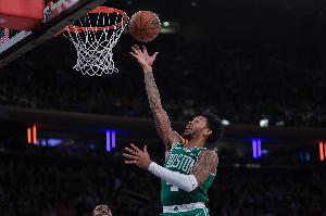 板凳尖兵！安芬尼·西蒙斯本賽季多次替補(bǔ)25+5三分 聯(lián)盟首位