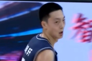 輸出串聯(lián)兩不誤！胡明軒全場11中6 拿下14分2籃板6助攻