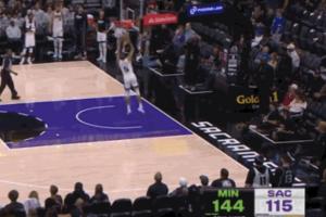 落后29分！國(guó)王最后0.8秒底線(xiàn)發(fā)球長(zhǎng)傳 克利福德狂追&壓哨上籃