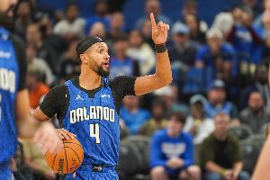 沖擊力十足！薩格斯首節(jié)4中2&罰球7中6拿11分 另有4板2助1斷