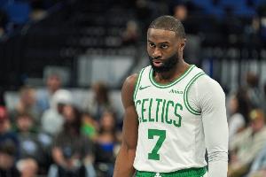 不夠亮眼！杰倫·布朗上半場(chǎng)11中5得12分1板1助 沒有三分出手